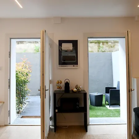 Enigmatic House With Private Garden Apartament *