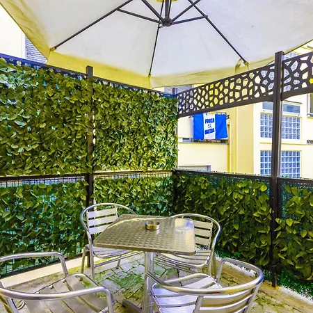 Stylish 8-bed Near Duomo Ideal For Groups Families With Terrace Garden Parking Милан