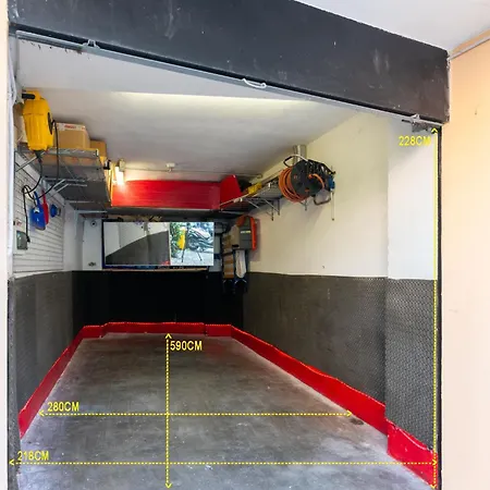 Stylish 8-bed Near Duomo Ideal For Groups Families With Terrace Garden Parking Милан