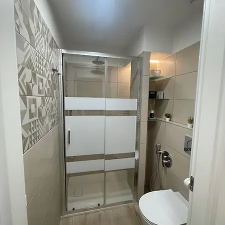 Mariposa Pta Venezia Via Menotti *