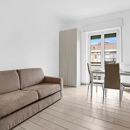 Ag17 - In The Center Of - * Μιλάνο