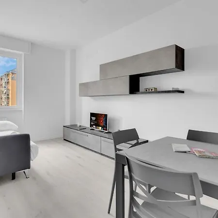 Metro M2 Famagosta-appartamento X5-self Check-in * Milano