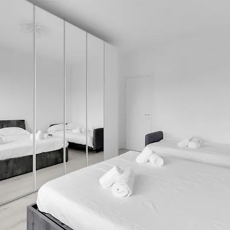 Metro M2 Famagosta-appartamento X5-self Check-in Lägenhet