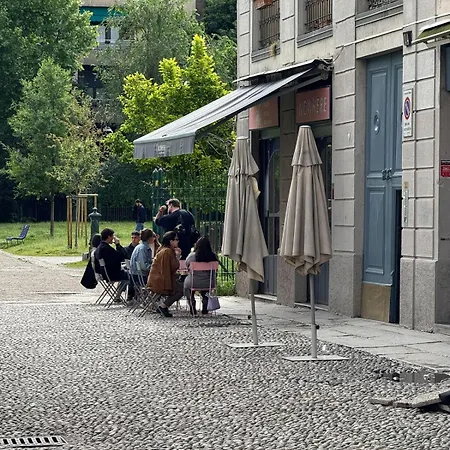 Elegant Little - Center - M4 Station *