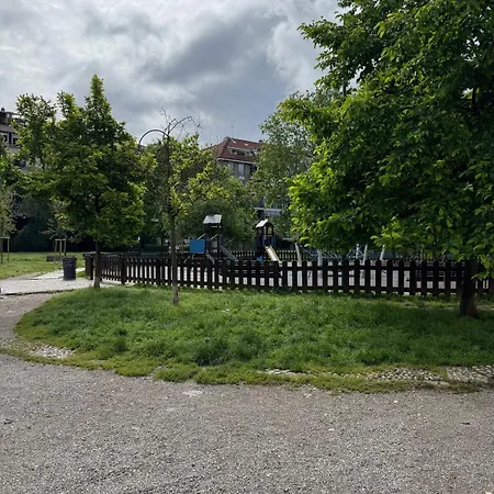 Elegant Little - Center - M4 Station شقة