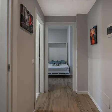 Ray 5 San Siro Apartament