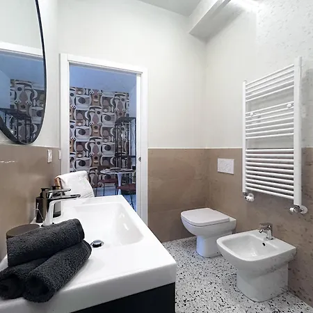 Auguste Metro M1 Rembrandt 45 Apartamento *