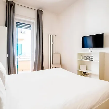 Exclusive 3 Bedrooms Near Duomo * מילאנו