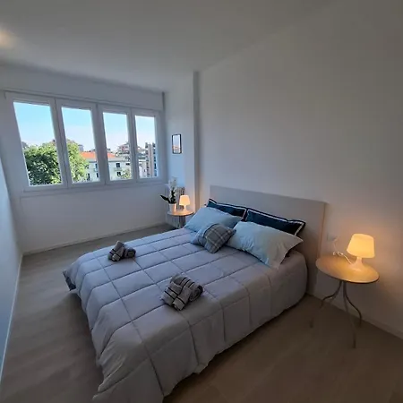 Raffinato Trilocale In Zona Centro Apartamento Milão