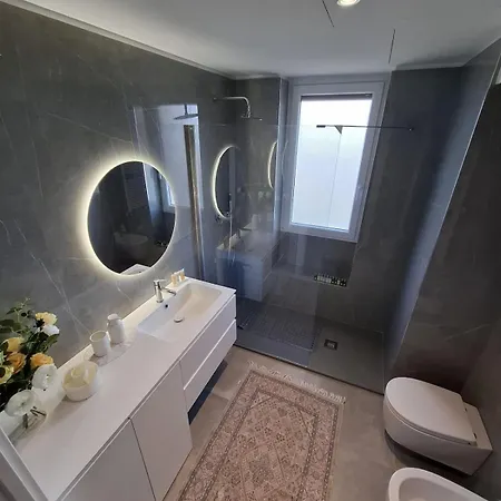 Raffinato Trilocale In Zona Centro Apartamento *