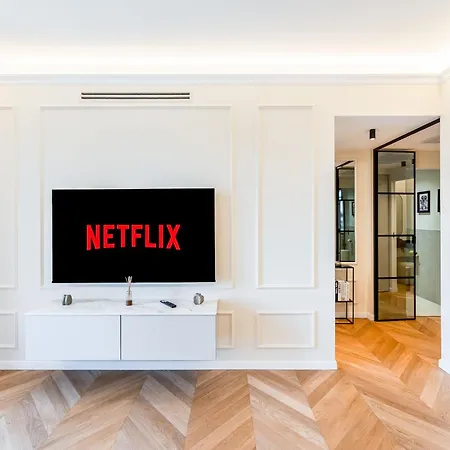 Lumen - Skyline View Attic