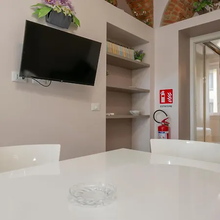 I-host - Imbonati 6 Apartament *