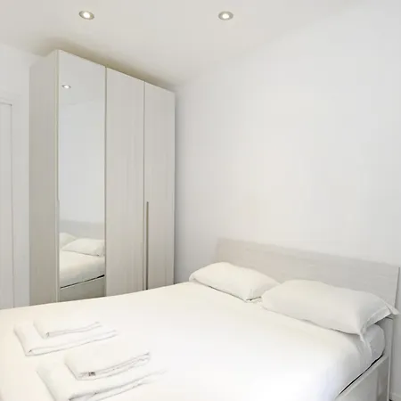 Ticinese 28 * Milano