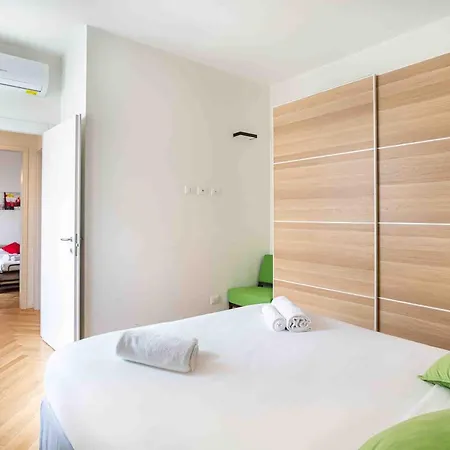 Cute And Duomo - Red Apartamento Milão