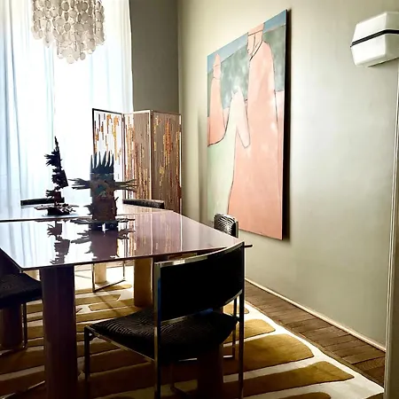 Lejlighed Elegant 1920s Apartment, Refined & *