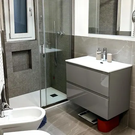 Hostmate - - Pistrucci