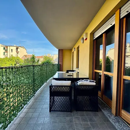 Spacious 2-bedroom With Large Terrace Daire Milano