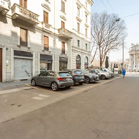 Youhosty - Arco Della Pace Mediolan