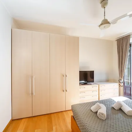 Apartament Youhosty - Arco Della Pace Mediolan