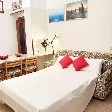 Classic House 15 Minutes From Duomo Apartman *