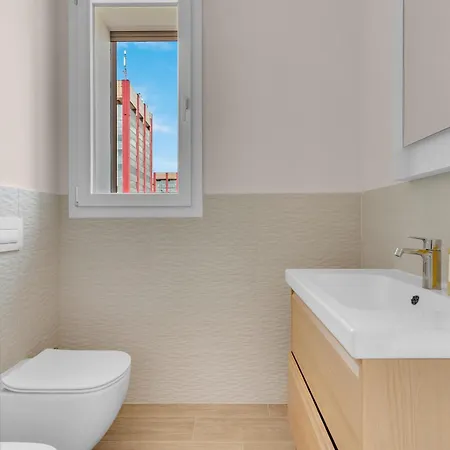 Airy With Balcony & Garage By Ndp Rent Apartman