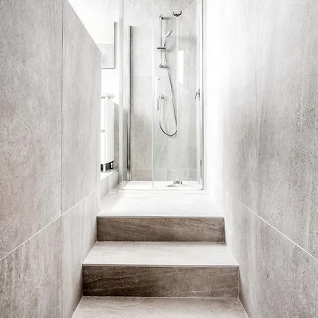 Hostmate - - Imperia's Pearl - Romolo Iulm * ميلان