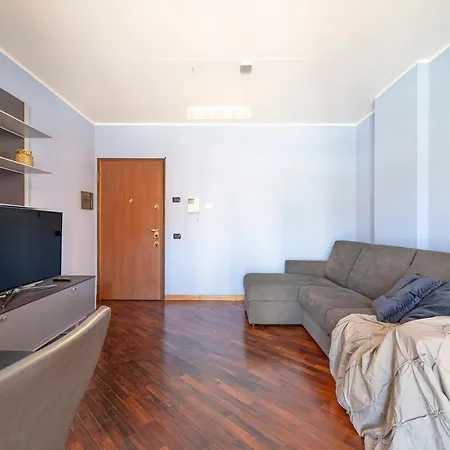 Free Private Parking Available Apartment Milan