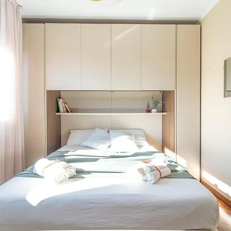 Free Private Parking Available Apartment *