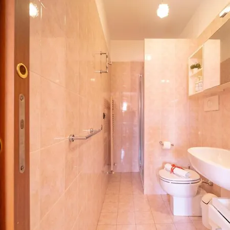 Free Private Parking Available Apartment Milan