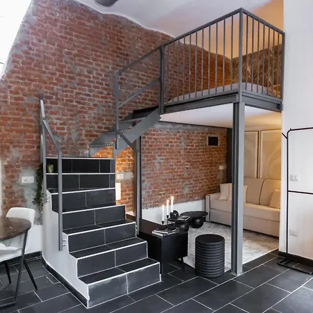 Youhosty - Design Isola ميلان