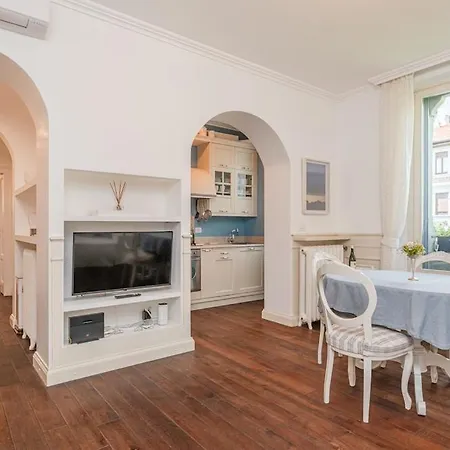 Апартаменты Contempora - Refined And Bright One-bedroom Near Metro M4 - Dateo *