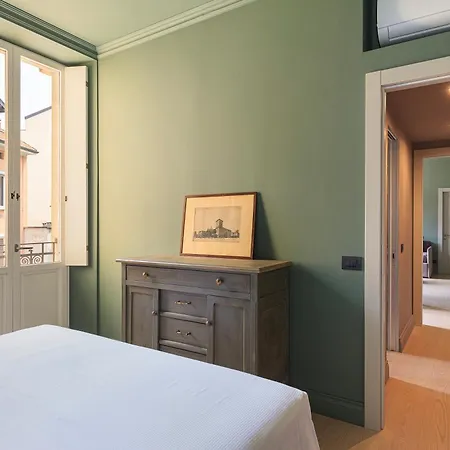 Peaceful, In The Center Of Garibaldi Train Station Brera * Milaan