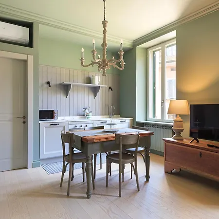 Peaceful, In The Center Of Garibaldi Train Station Brera *