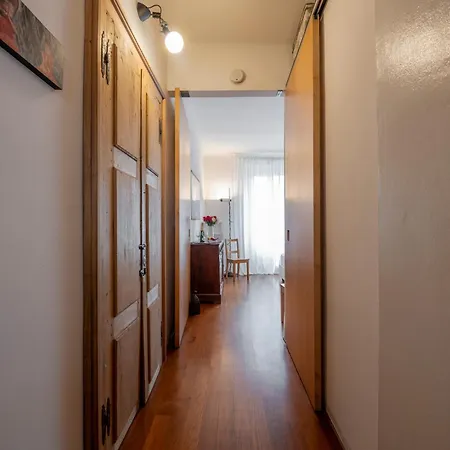 Paolo Sarpi, 36 - Inside Apartment *