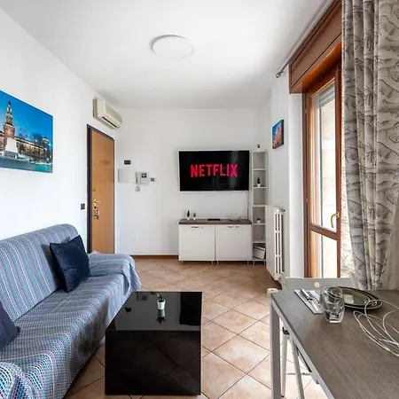 Brenta F Prada Free Private Parking & Terrace Apartment Milan