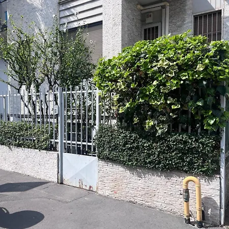 Little Flat In Bande Nere Area Appartement Milaan