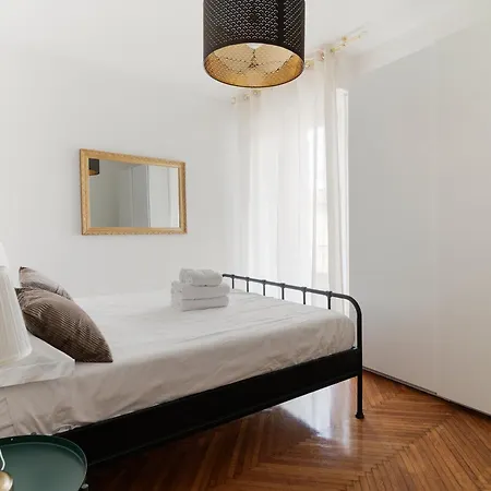 Guesthost - M1 Pasteur With Balcony *