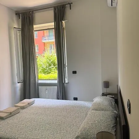 In Elegant Close To The Center