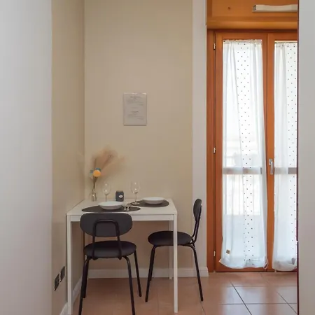 Lägenhet Spazio Breda - Free Parking, Private Garage, Metro M1, Balcony, 4 Guests Milano