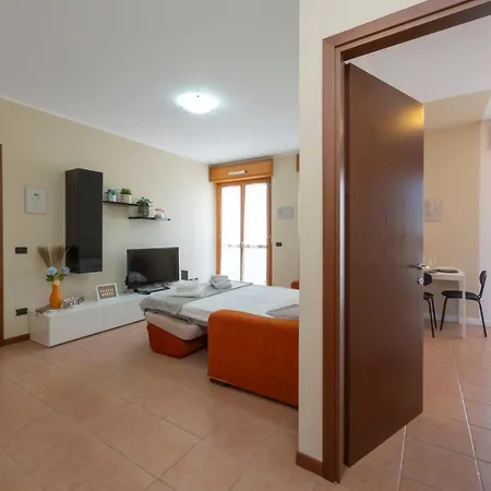 Spazio Breda - Free Parking, Private Garage, Metro M1, Balcony, 4 Guests Lägenhet *