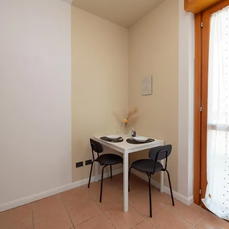 Spazio Breda - Free Parking, Private Garage, Metro M1, Balcony, 4 Guests * Milano