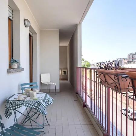 Lägenhet Spazio Breda - Free Parking, Private Garage, Metro M1, Balcony, 4 Guests