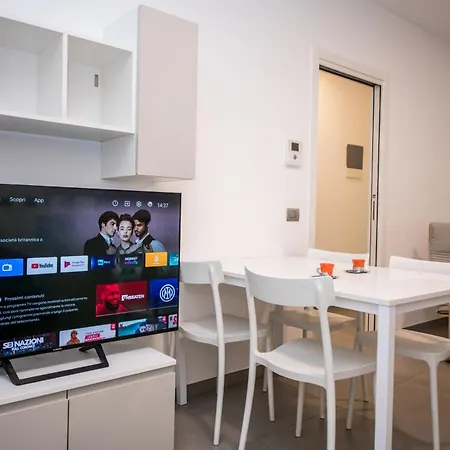 Shortmi Navigli * Milán