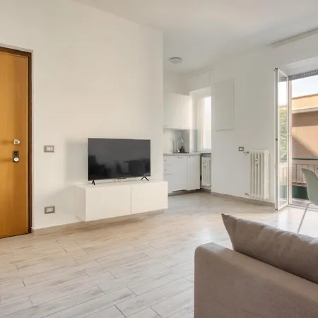 Just Urban - Bright Flat Solari Area - 2 Min Metro M4 Apartamento