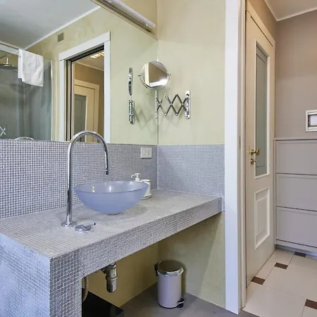 Navigli - Di Classe Con Terrazza Milaan