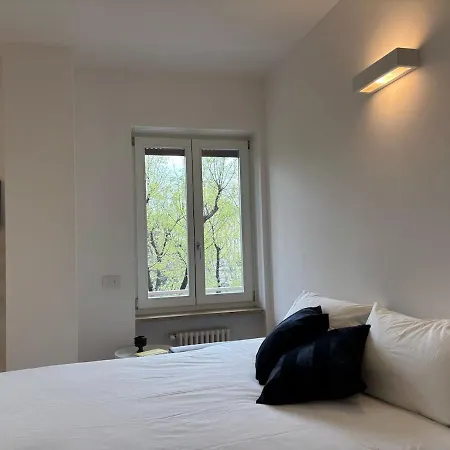 Bright With Balcony - Navigli דירה