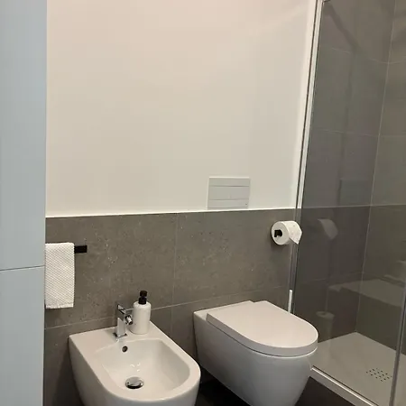 Bright With Balcony - Navigli דירה