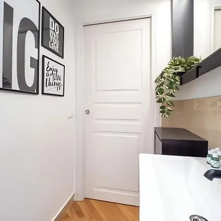 Apple - A 10 Minuti Dal Duomo Di *