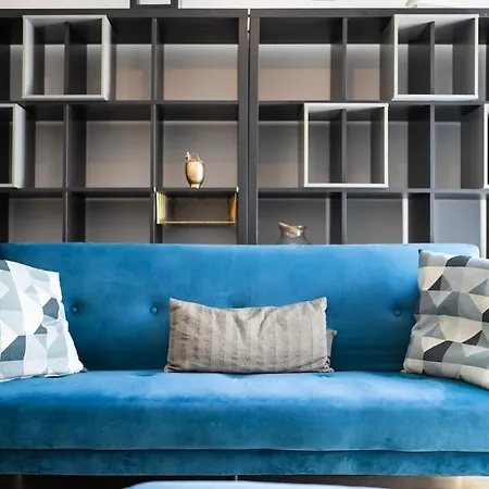 Large With Private Balcony And Workspace * Milan