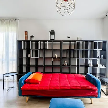 Appartement Large With Private Balcony And Workspace